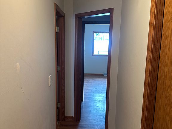 5th image of 221 Columbus St