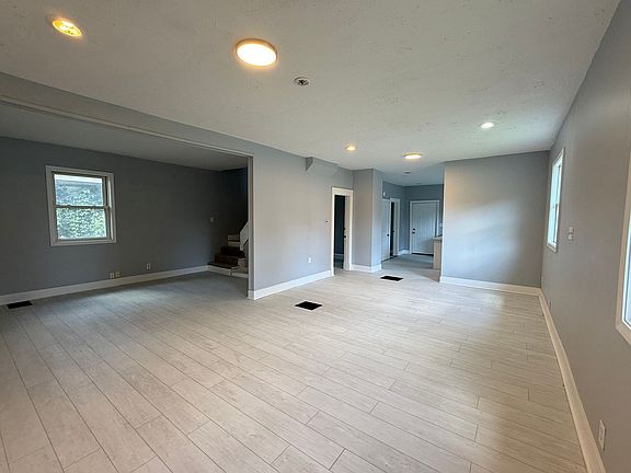 5th image of 2801 Columbia Ave