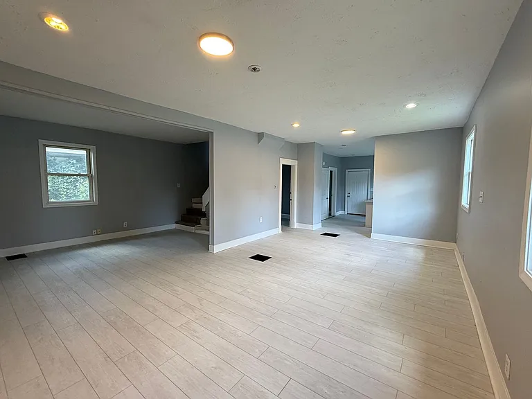 2801 Columbia Ave — Photo 5