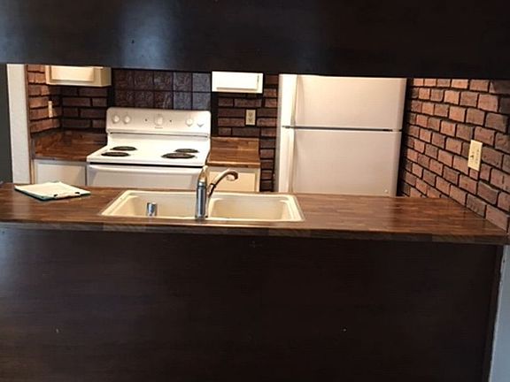 3rd image of 1910 Ahern St APT 42