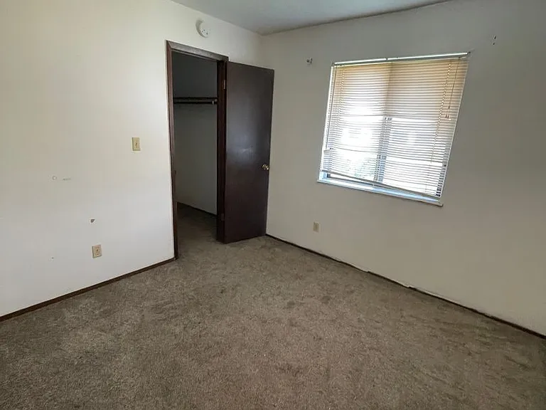 1334 Meadow Ln — Photo 4