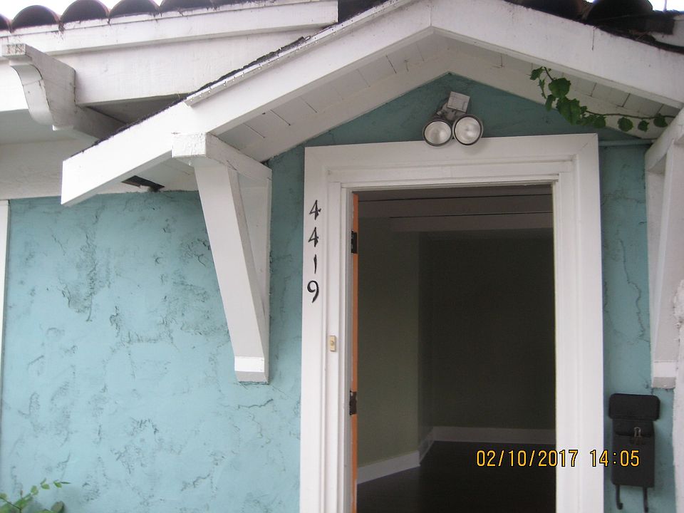 4419 Shaw Front Door