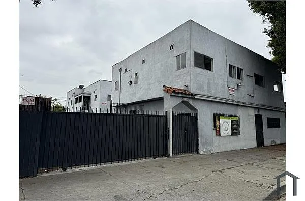 Building Photo - 2128 W Florence Ave #1