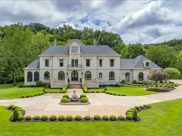 345 Larimore Valley Dr, Chesterfield, MO 63005