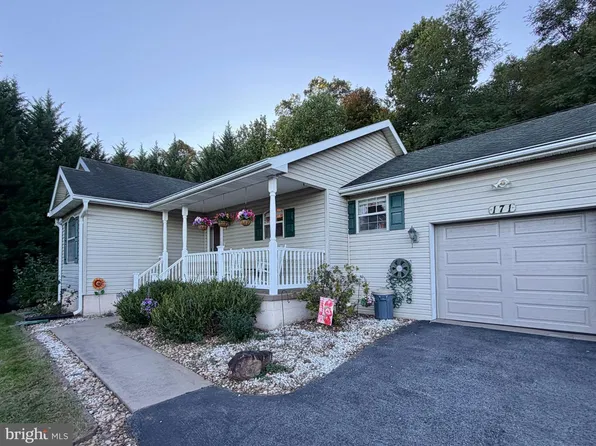 171 Southridge Dr, Berkeley Springs, WV 25411