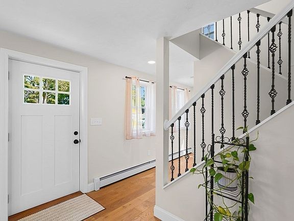 5th image of 28 Ash St