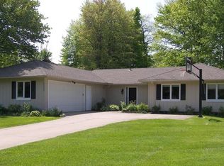 33500 N Burr Oak Dr, Solon, OH 44139