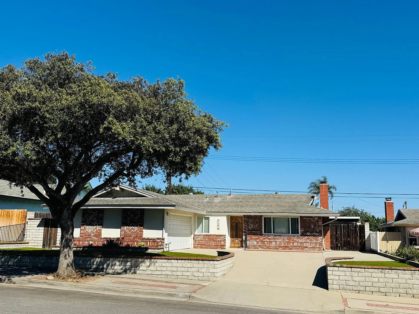East Ventura 3BD Home with Hard Flooring & Water-Wise Landscaping — Photo 2