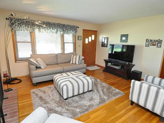 2nd image of 3661 Heywood Dr
