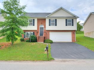 160 Sage Ln, Christiansburg, VA 24073