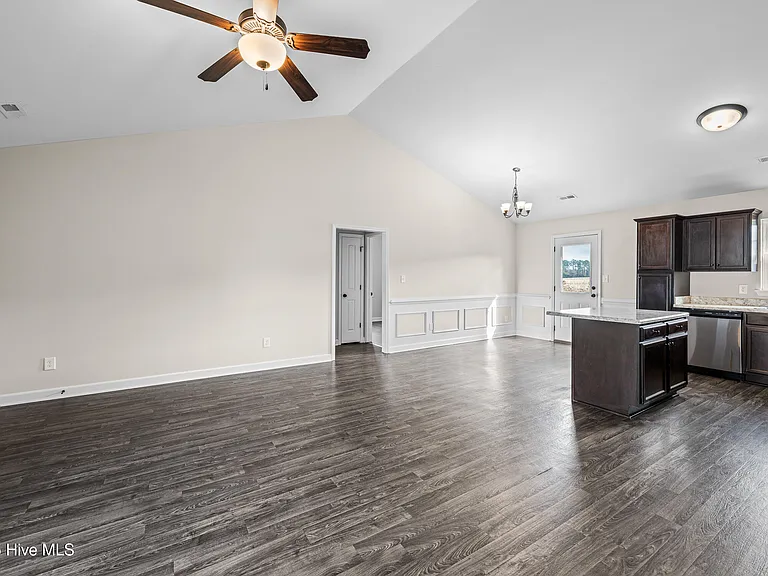 406 Paxton Ct — Photo 10