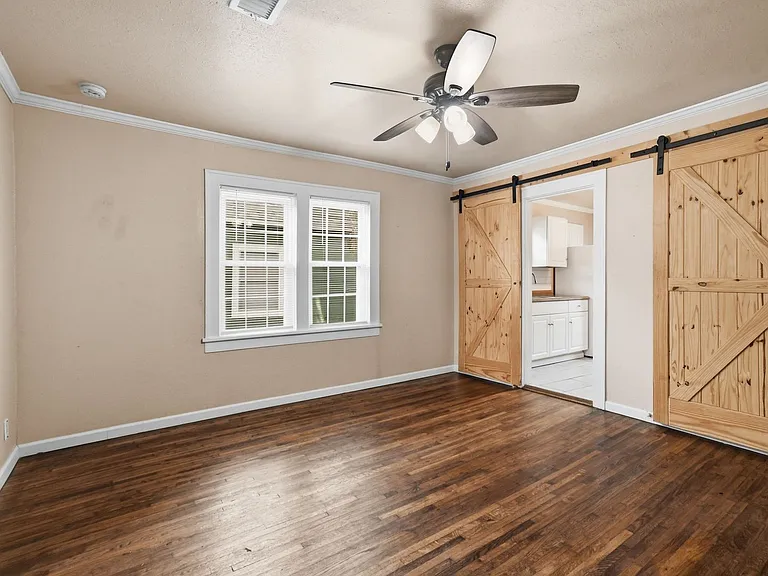 E 8th St Duplex — Photo 8