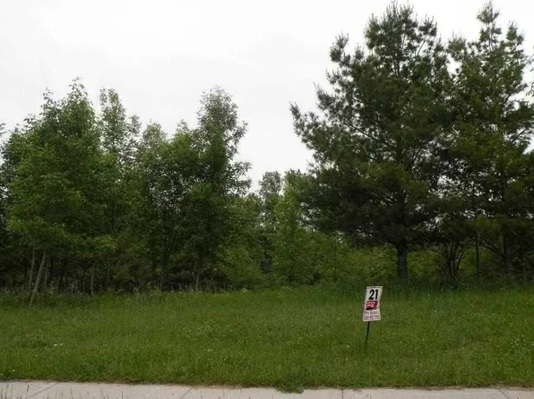 375 Drumlin Loop #25, Ripon, WI 54971