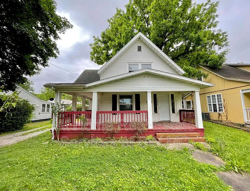 1440 E McDaniel St