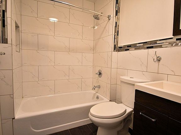 4th image of 1019 Southern Blvd APT 4