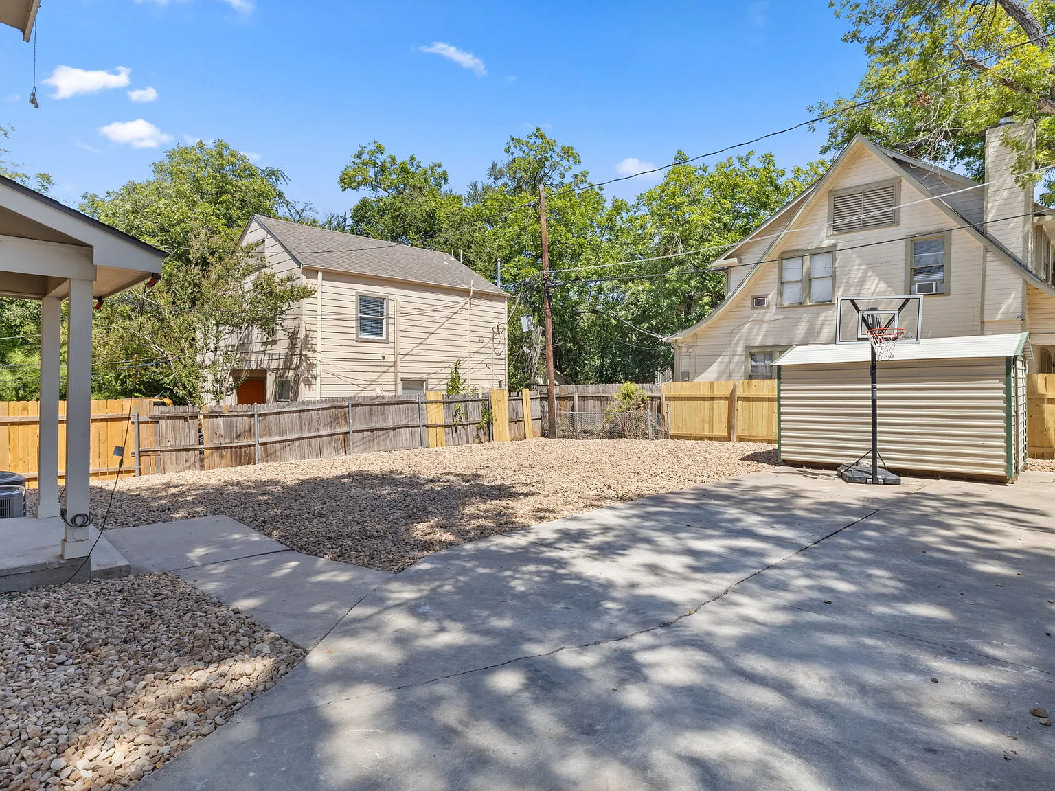 6 bed, 2600 sqft, $12,600 — Photo 3