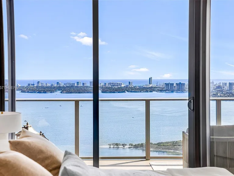 700 NE 24th St #4007 — Photo 32