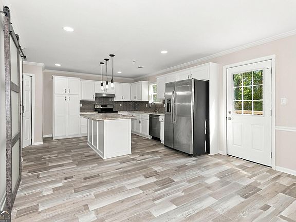 3rd image of 3736 Chapel Hill Rd