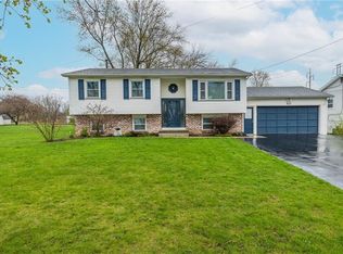 24 Adeane Dr E, Rochester, NY 14624