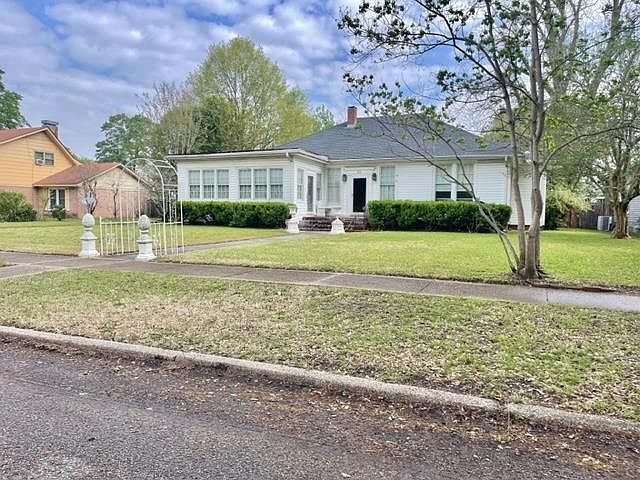 1st image of 313 N Deer Creek Dr W