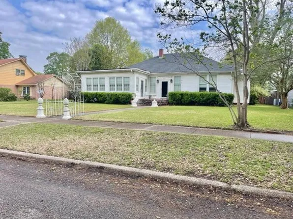 313 N Deer Creek Dr W, Leland, MS 38756