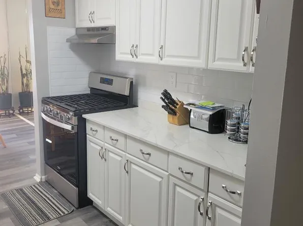 24 Powderhorn Ct #C, Woodbridge, NJ 07095