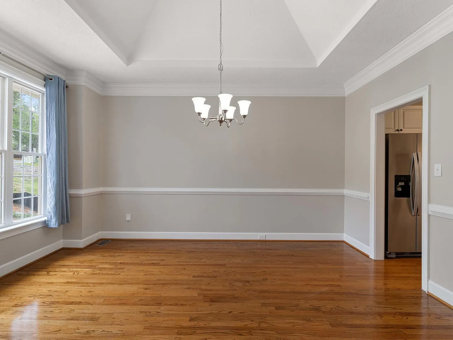 4 bed, 2912 sqft, $3,400 — Photo 2