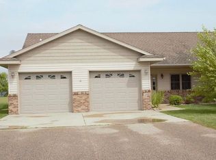 2882 9th Ave SE, Willmar, MN 56201