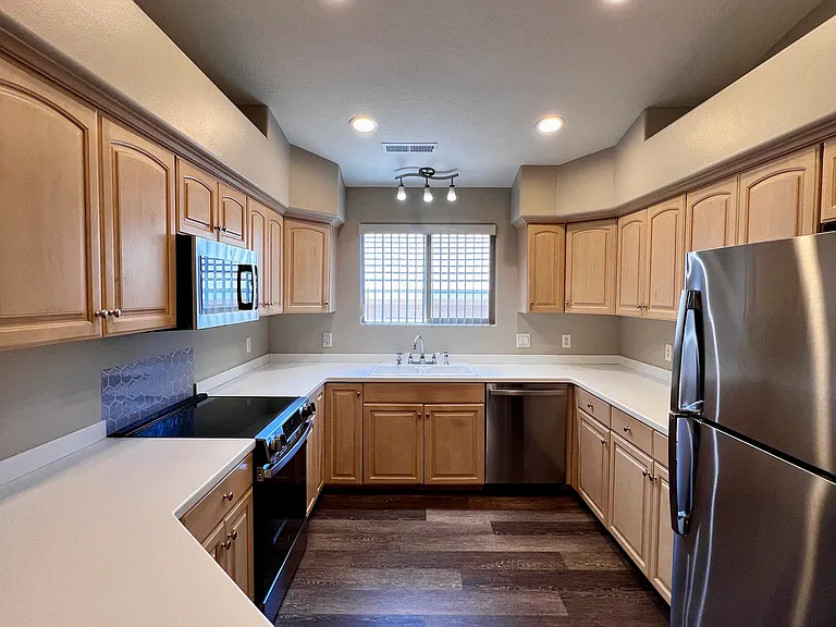 400 Paradise Pkwy #124 — Photo 5