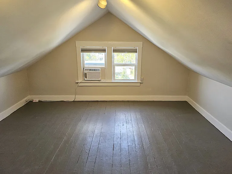 227 Bowen Rd — Photo 14