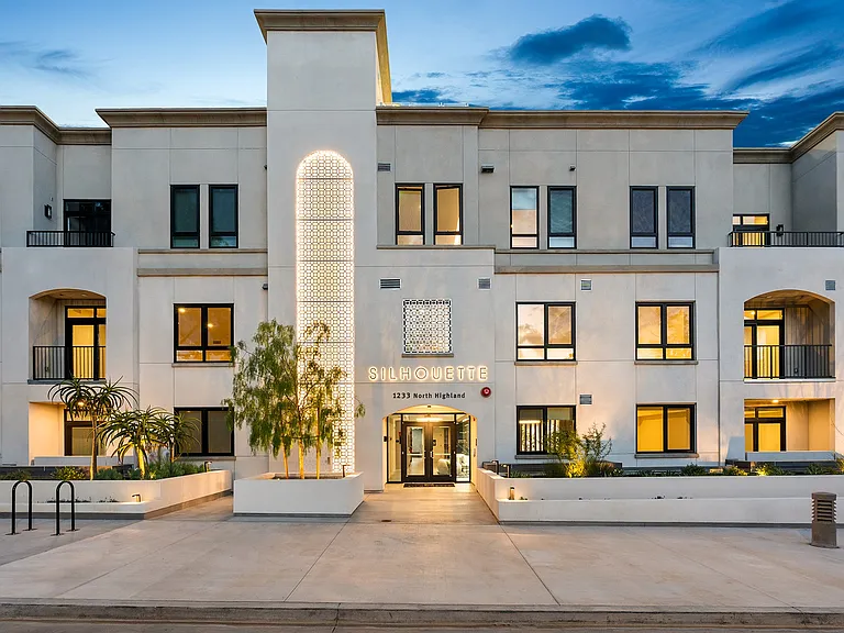 Silhouette Apartments — Photo 38