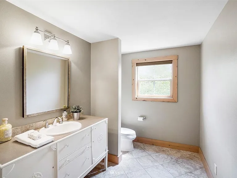 490 Madison Ave N #201 — Photo 12