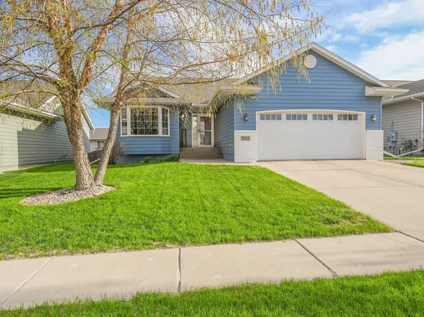 7328 W 52nd St, Sioux Falls, SD 57106