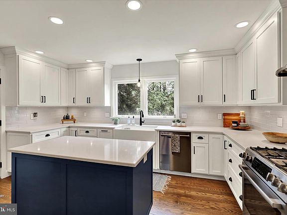 5th image of 425 E College Ave