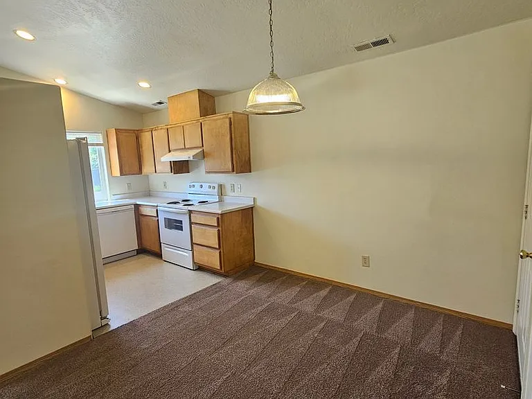 303 Garfield St — Photo 6