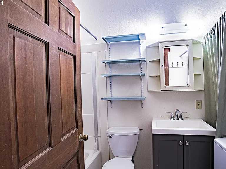 full bath with tub and washer/dryer