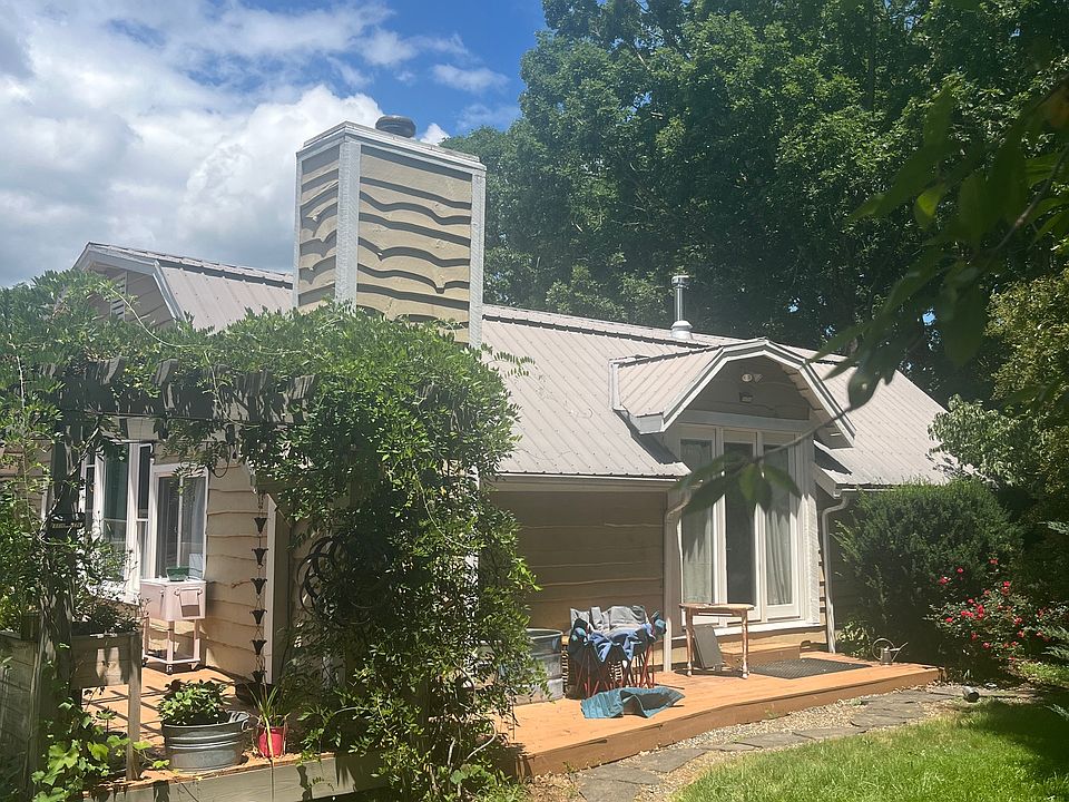 1st image of 37 Oak Hall Dr #Top