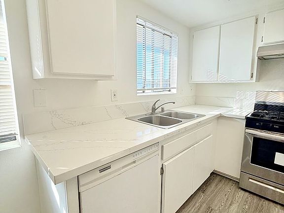 2nd image of 1615 W 146th St APT 4