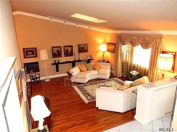 4th image of 7 Lesley Ln