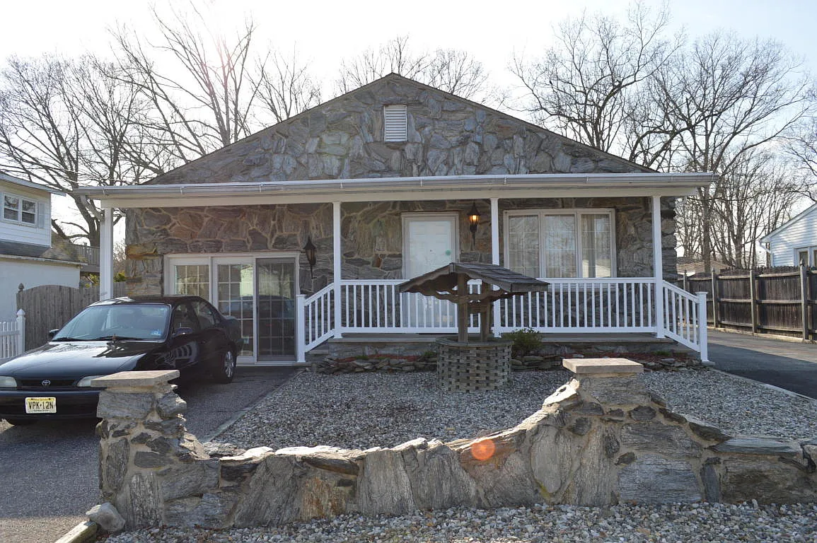 814 Linden Rd photo 1