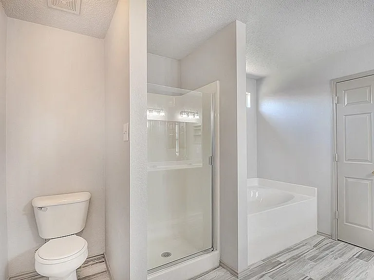 3327 Andalusian Dr — Photo 18