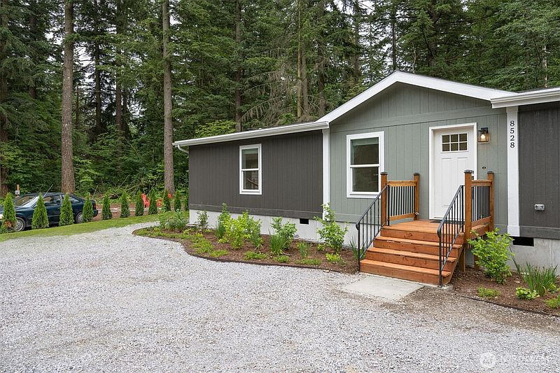 4th image of 8528 Juniper Place