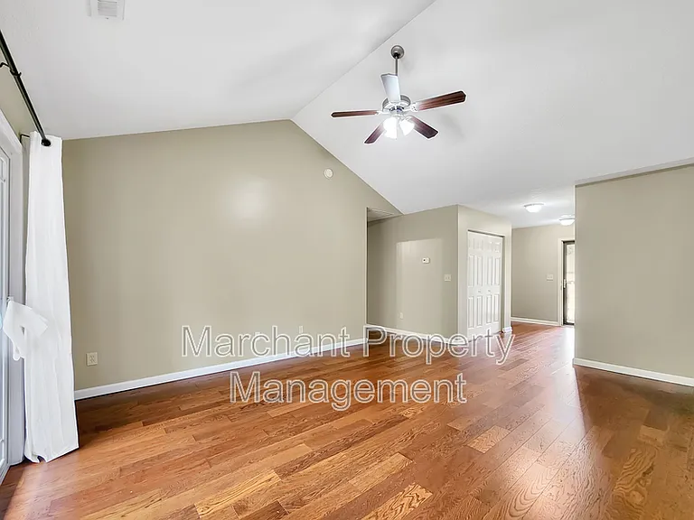 657 Chartwell Dr — Photo 7