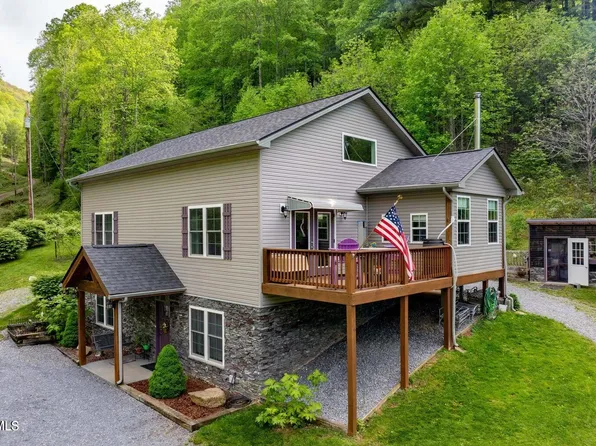 150 Rice Rd, Flag Pond, TN 37657