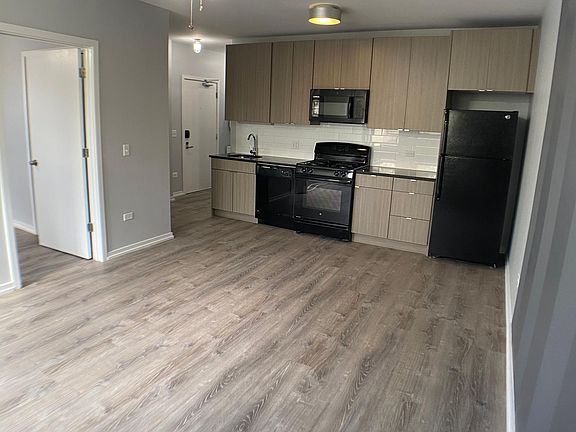 2nd image of 4876 N Magnolia Ave #301