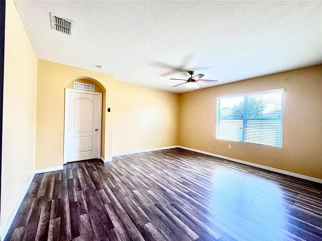 4 bed, 2.0 bath, 1846 sqft, $2,599 — Photo 4
