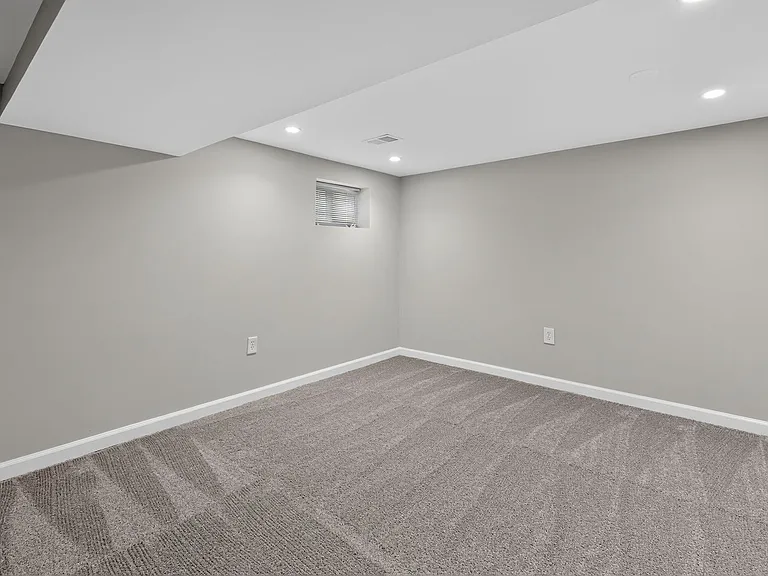 4898 Wheatstone Dr — Photo 32