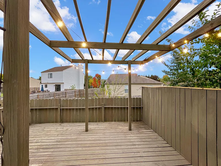 4961 Singleton Dr — Photo 8