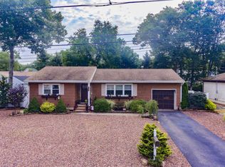 237 Oak Ln, Forked River, NJ 08731