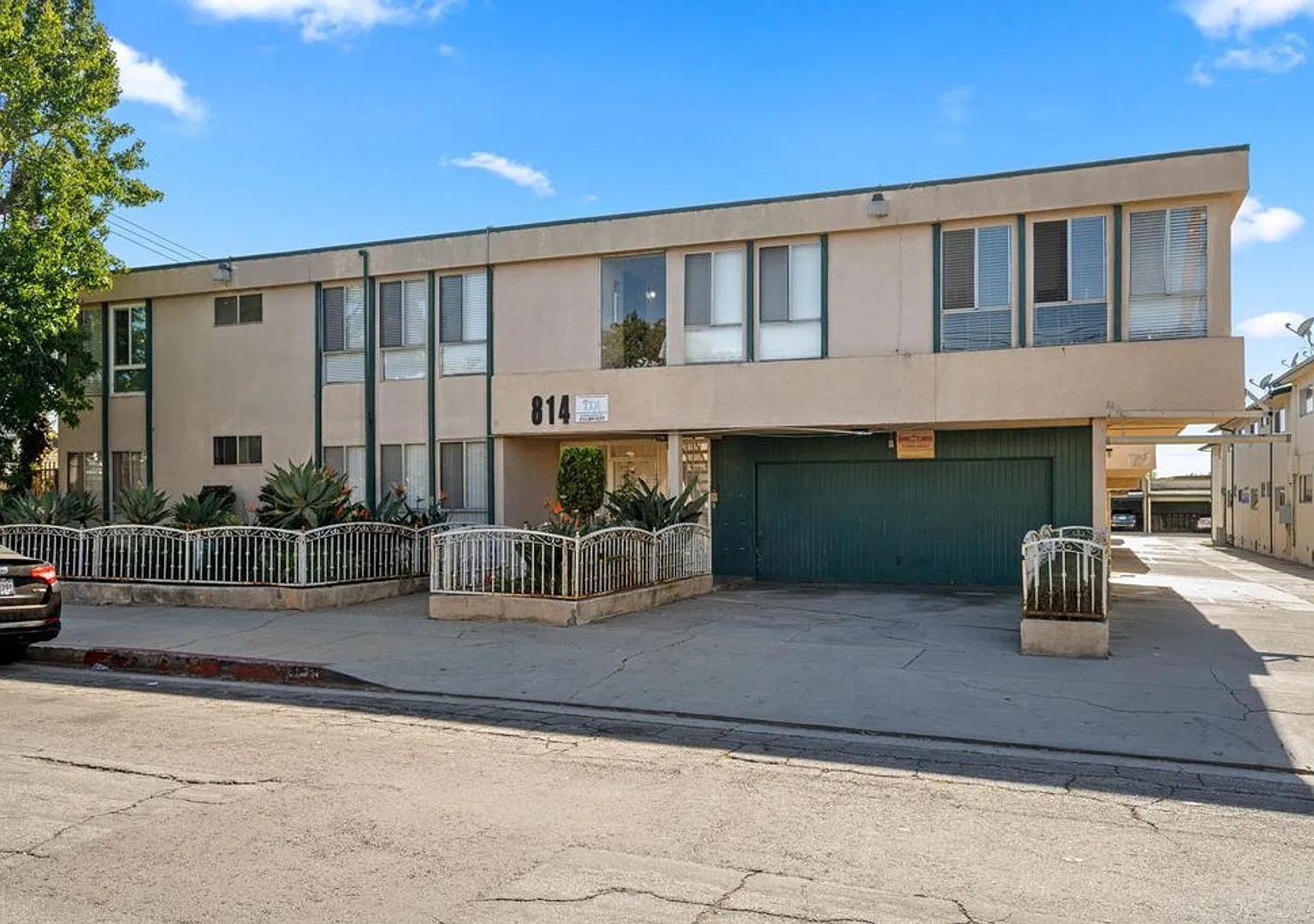 814 Victor Ave — Photo 1